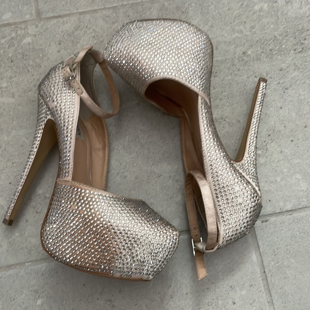 Steve Madden Deeny-R Pumps size 8.5